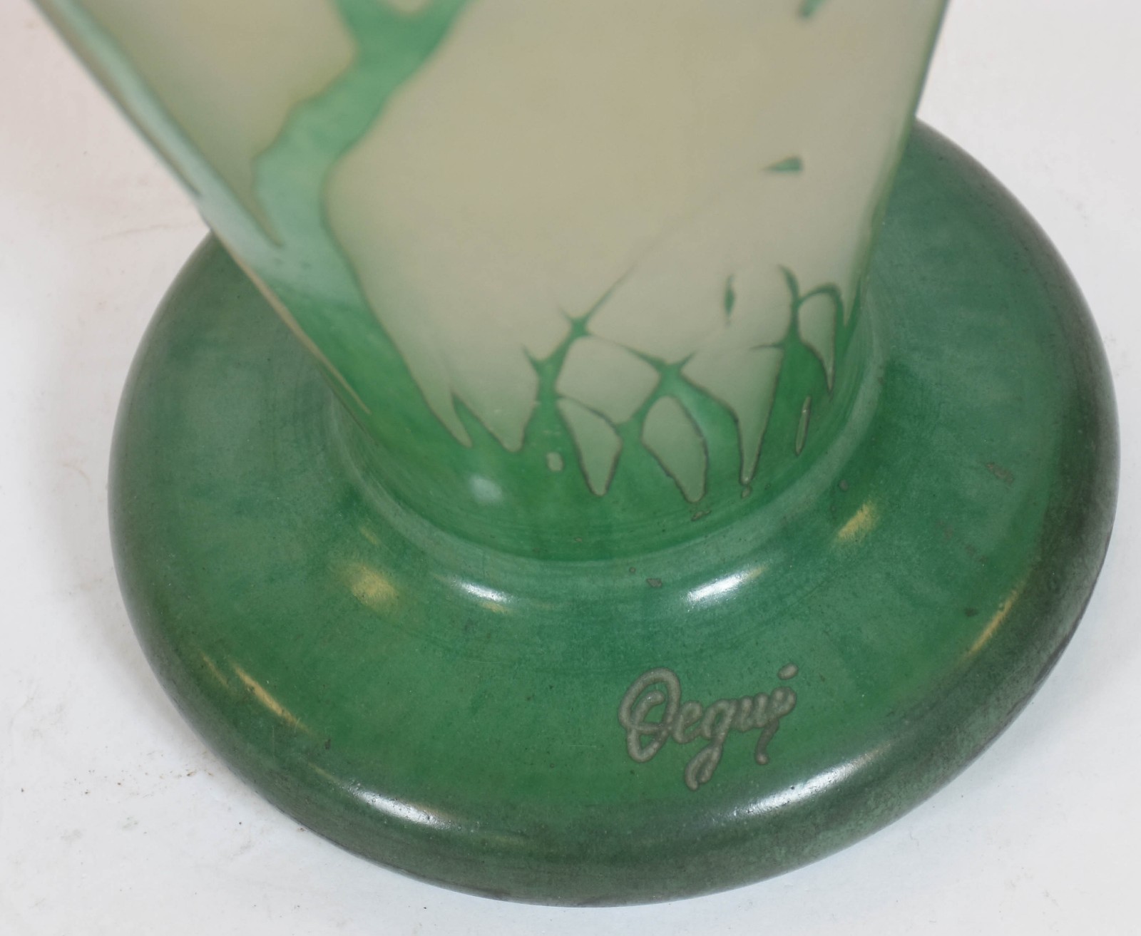 Vaso de pasta de vidro cameo com árvores verdes, assinado. - foto 4 de 5