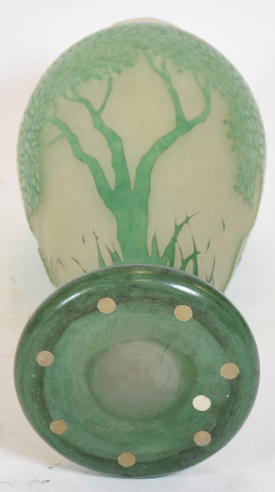 Vaso de pasta de vidro cameo com árvores verdes, assinado. - foto 5 de 5