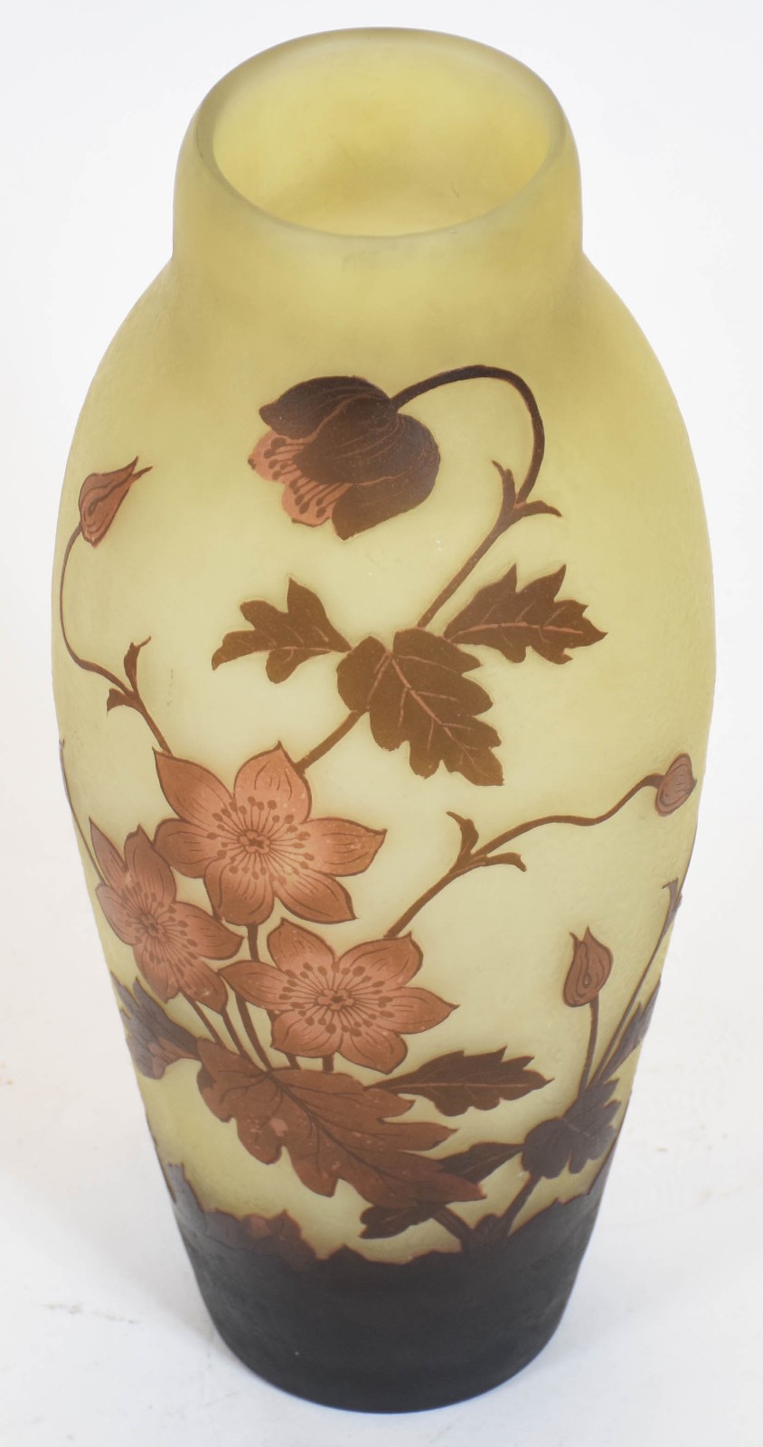 Vaso frances de pasta de vidro amarelo com flores em cameo marrom... - foto 2 de 4