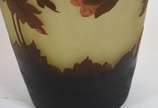 ARSALL,  - Vaso frances de pasta de vidro amarelo com flores em cameo marrom, assinado.
