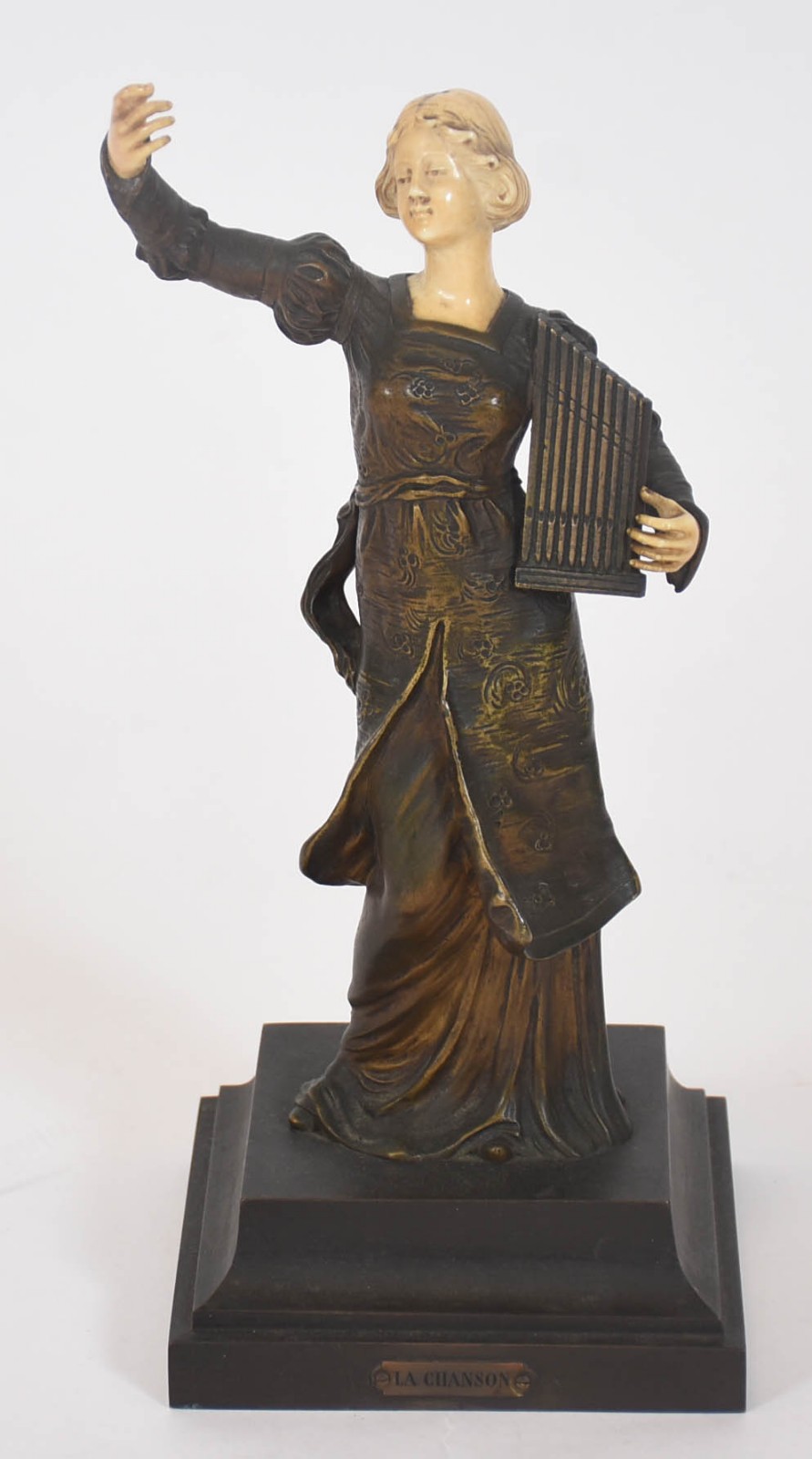 Estatueta em bronze e marfim representando jovem" La Chanson"... - foto 1 de 6