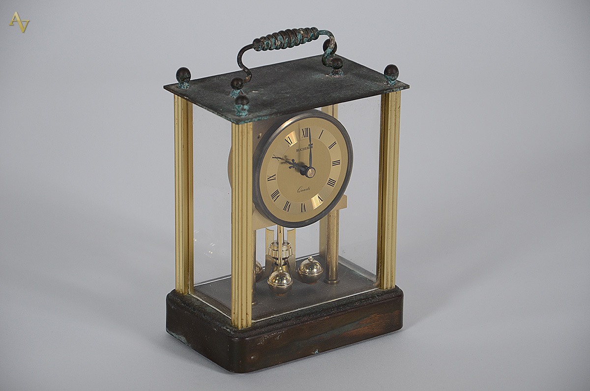 Pequeno relógio de mesa Bucherer, a quartz. Medidas 12 x 7,5 cm e... - foto 2 de 2