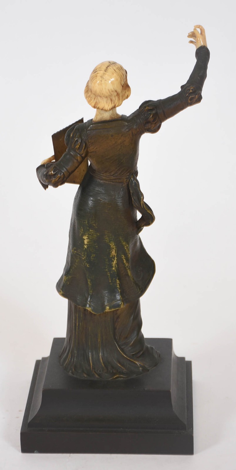 Estatueta em bronze e marfim representando jovem" La Chanson"... - foto 5 de 6