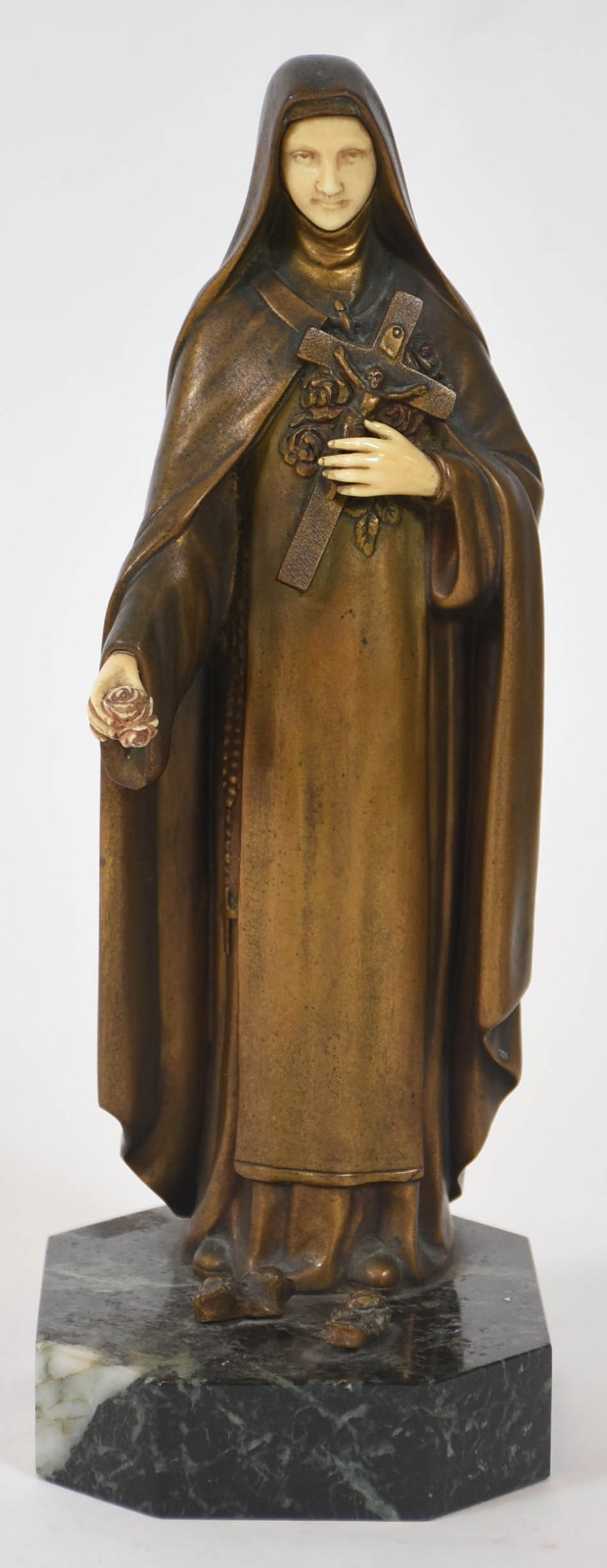 Estatueta em bronze e marfim representando Santa Teresinha, assinada... - foto 1 de 5