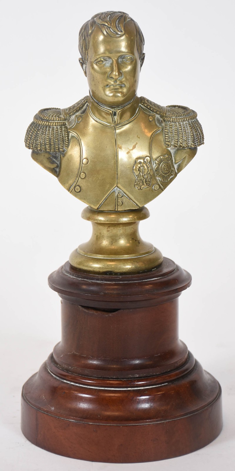 Busto em bronze representando Napoleão com base madeira redonda. - foto 1 de 4
