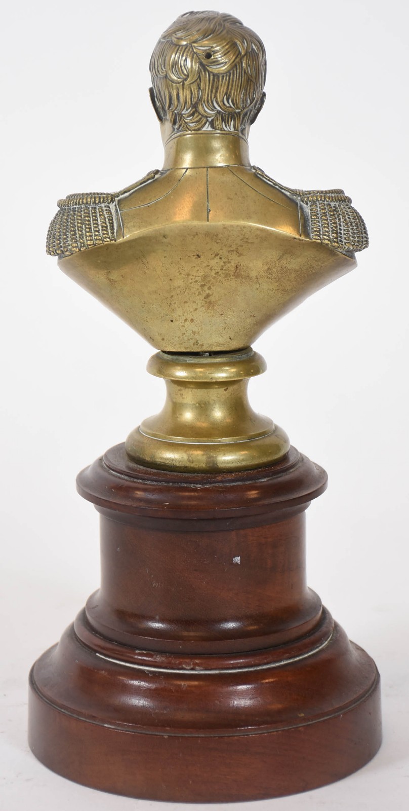 Busto em bronze representando Napoleão com base madeira redonda. - foto 4 de 4