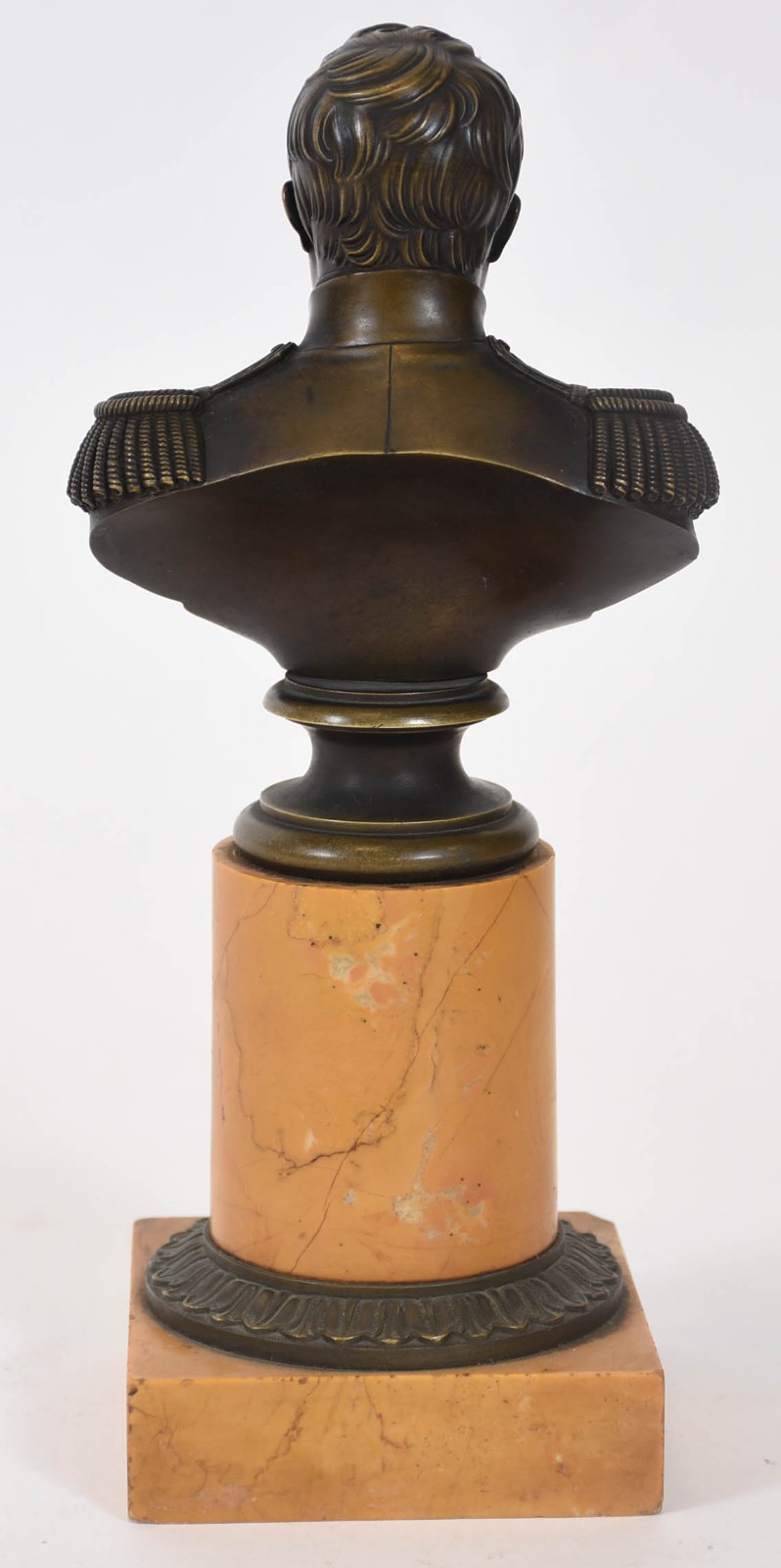 Busto em bronze representando Napoleão sobre coluna de mármore... - foto 4 de 4