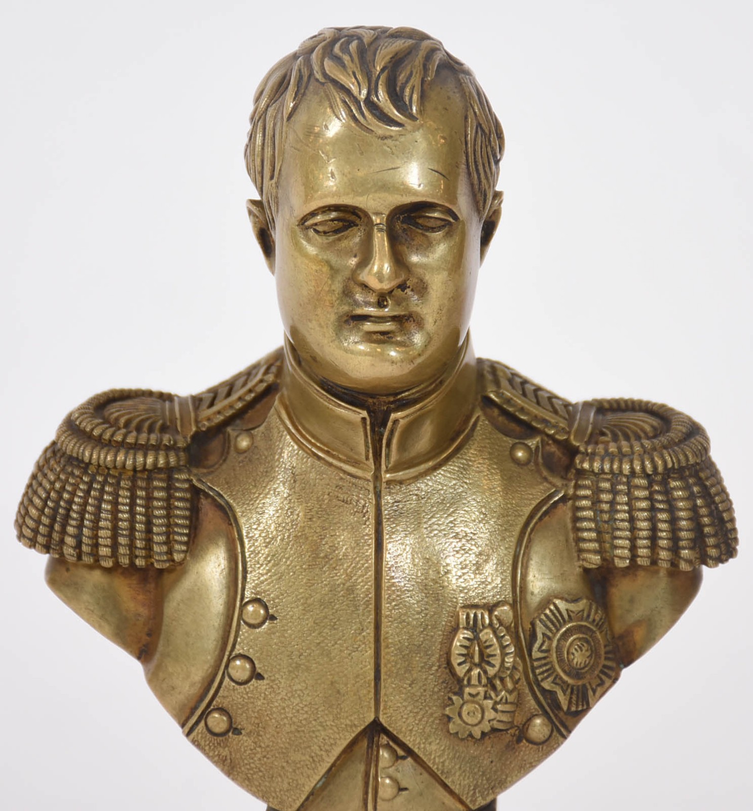 Busto de bronze representando Napoleão, com base de mármore. - foto 2 de 4