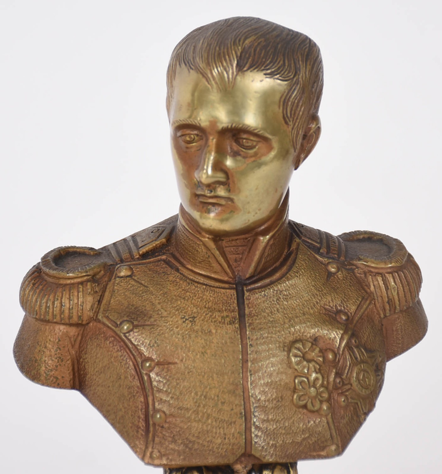 Busto de Napoleão com base em bronze. - foto 2 de 4