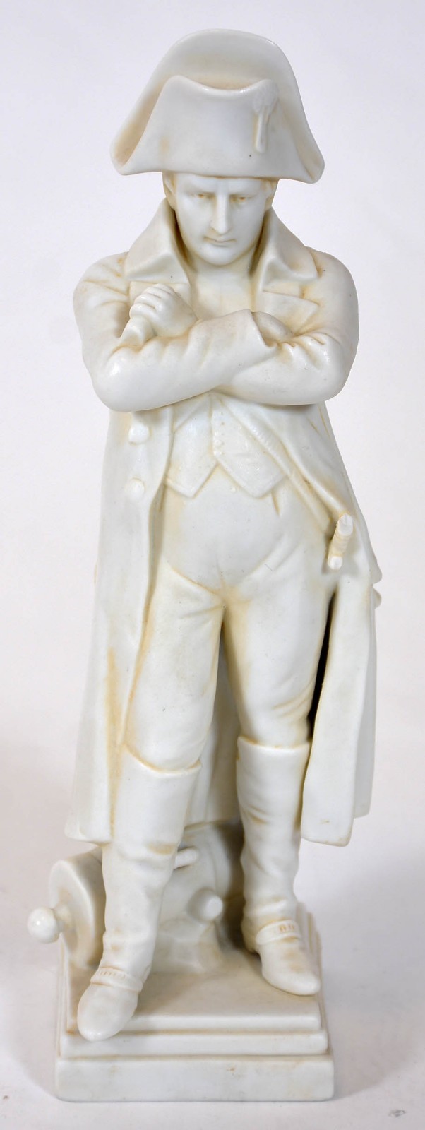 Estatueta de biscuit europeu representando Napoleão, numerado na... - foto 1 de 6