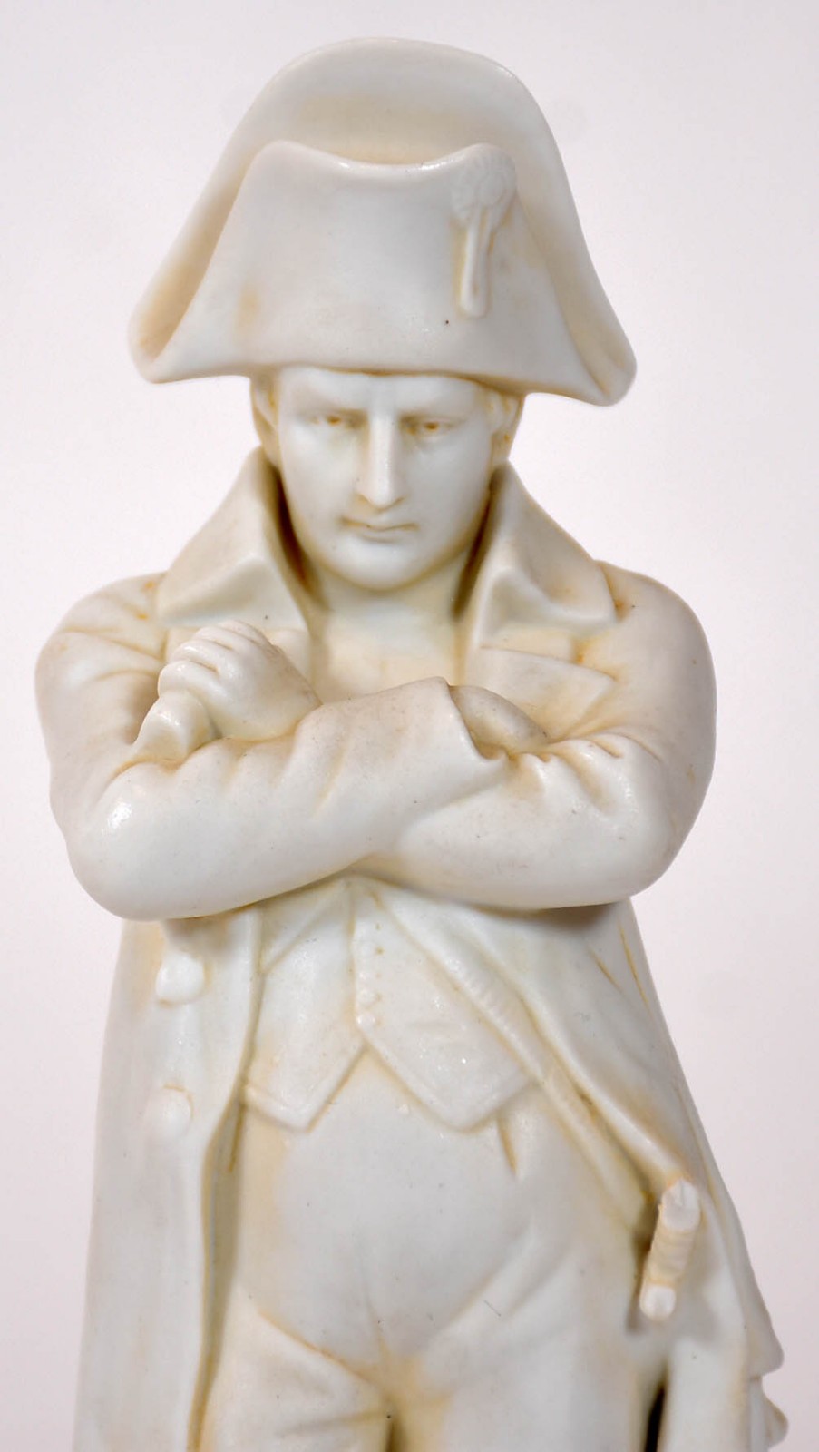 Estatueta de biscuit europeu representando Napoleão, numerado na... - foto 2 de 6