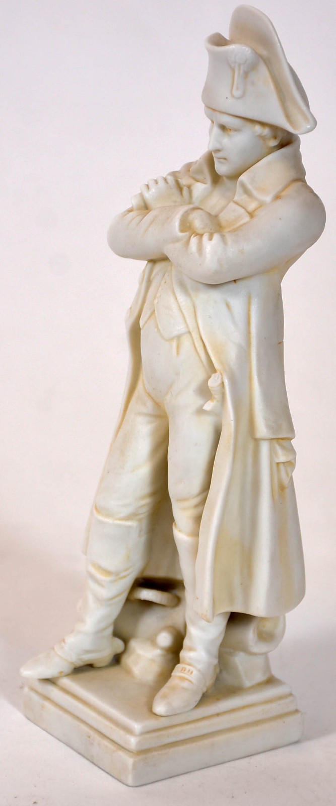 Estatueta de biscuit europeu representando Napoleão, numerado na... - foto 3 de 6