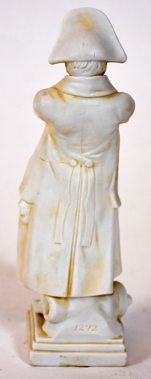 Estatueta de biscuit europeu representando Napoleão, numerado na... - foto 4 de 6