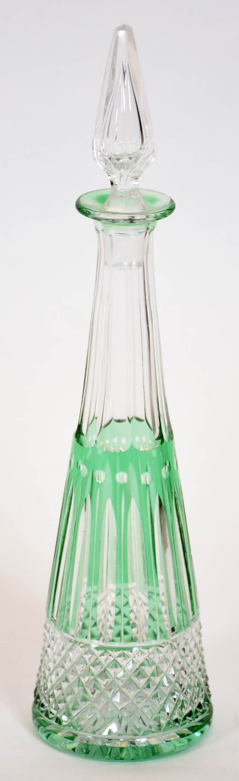 Garrafa de cristal lapidado doublé verde, base estrelada. - foto 1 de 3