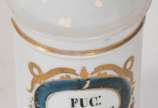 Pote de farmacia de porcelana francesa com insc... - Pote de farmacia de porcelana francesa com inscrições  "Fuc helmin", frisos dourados. (bicado na tampa).