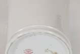 Pote de farmacia de porcelana francesa com insc... - Pote de farmacia de porcelana francesa com inscrições  "Fuc helmin", frisos dourados. (bicado na tampa).