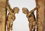 L&F Moreau,  - Par de vasos de Petit Bronze dourado, ladeados com figuras infantis,  vidros originais, assinados.
