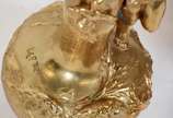 L&F Moreau,  - Par de vasos de Petit Bronze dourado, ladeados com figuras infantis,  vidros originais, assinados.
