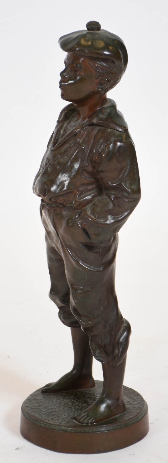 Estatueta de bronze representando menino, assinada e datada 1889. - foto 3 de 5