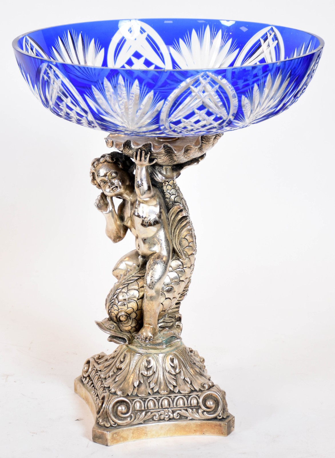 Grande centro de mesa de bronze prateado representando menino com... - foto 4 de 7