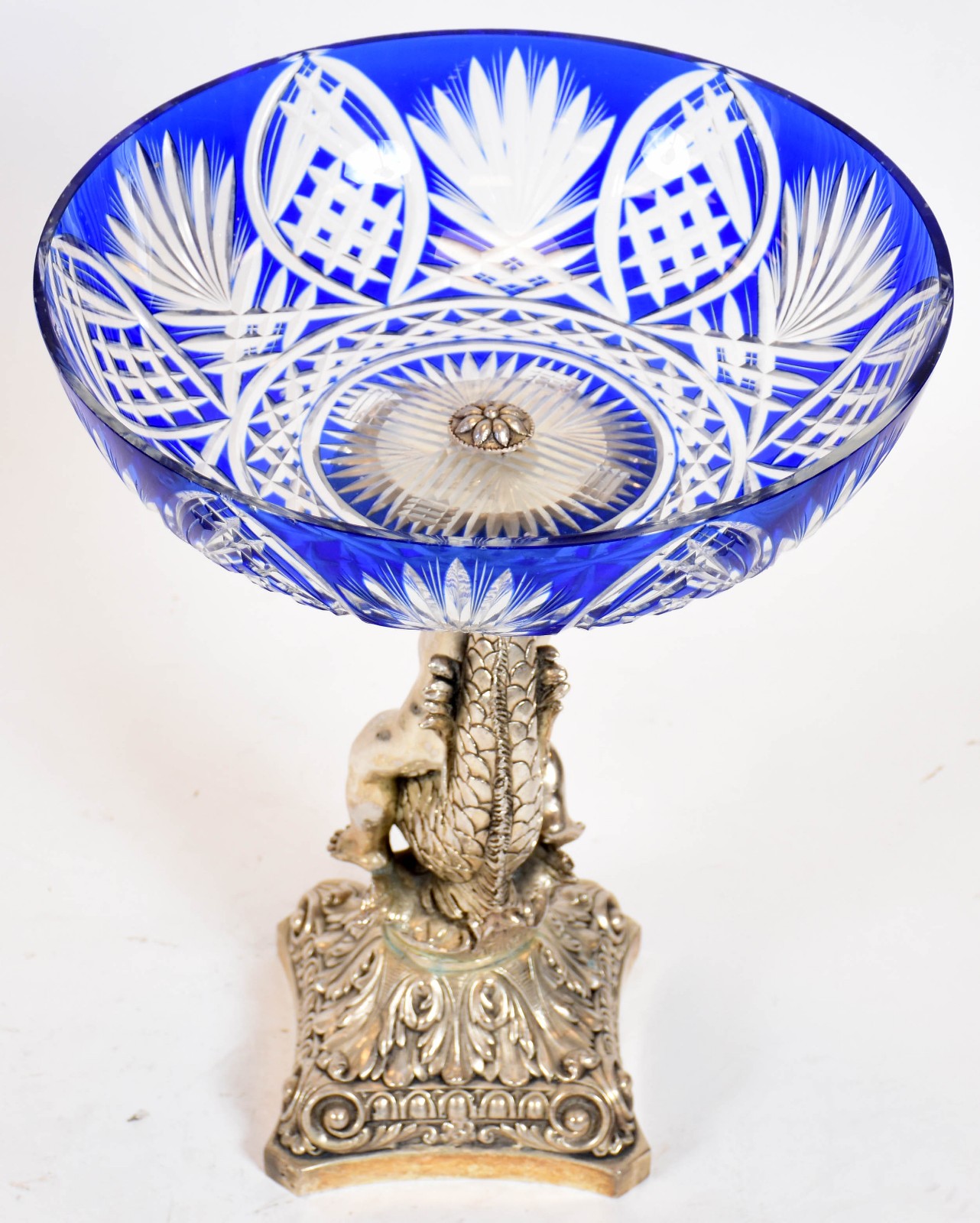Grande centro de mesa de bronze prateado representando menino com... - foto 7 de 7