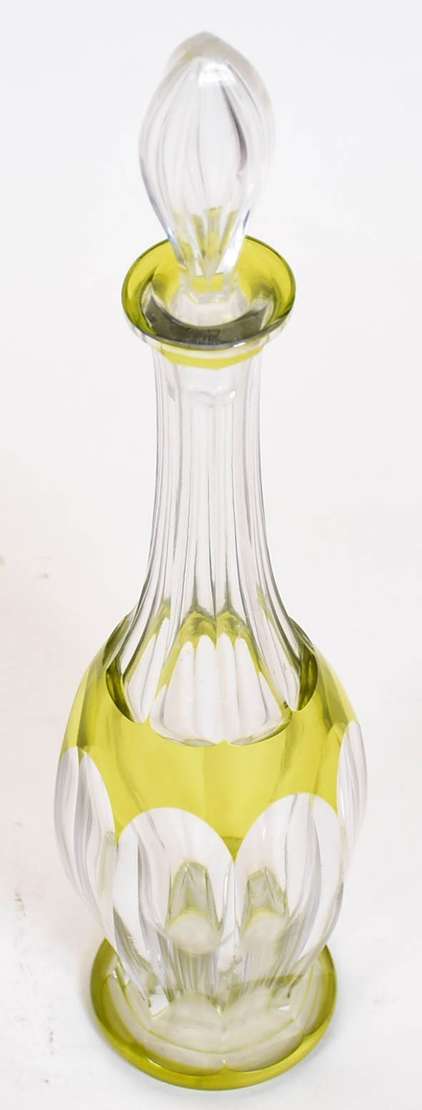 Garrafa de cristal frances na cor verde limão ricamente lapidada., Baccarat, foto 2 de 4