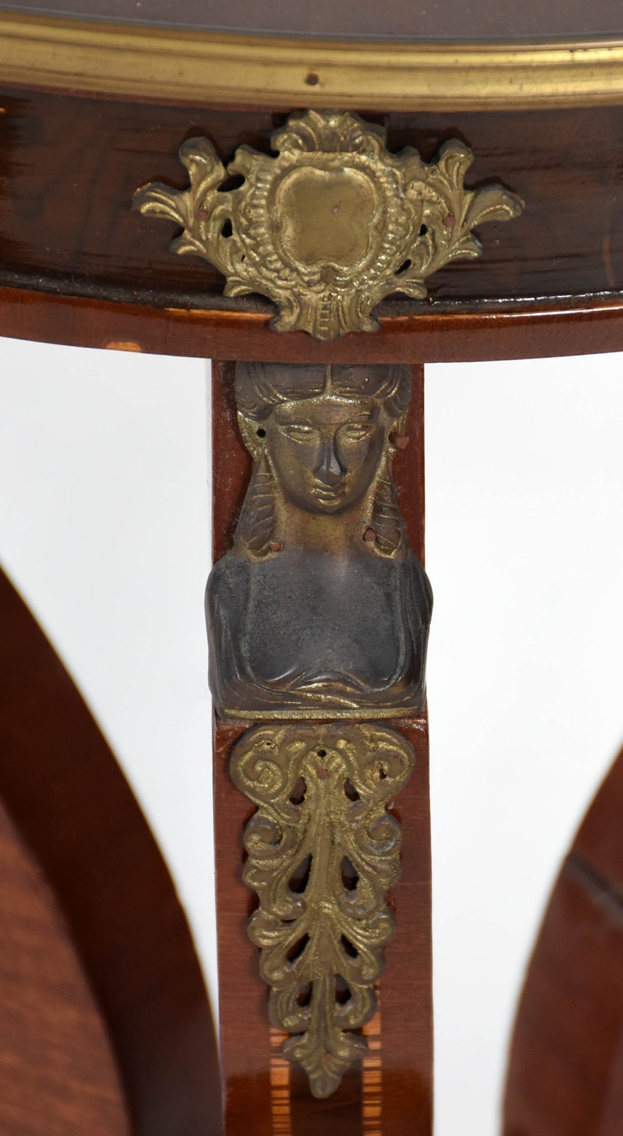 Mesa redonda estilo francês, trabalho filetado em marqueterie... - foto 4 de 5