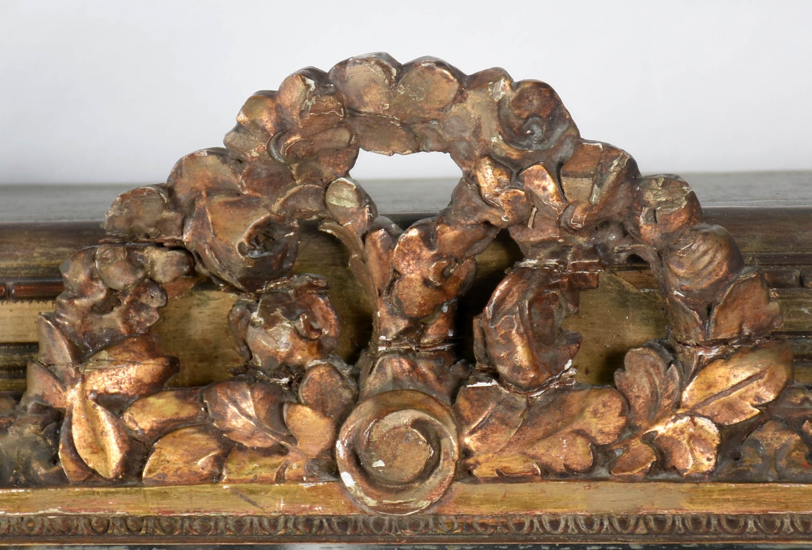 Vitrine de parede estilo francês, madeira dourada com prateleiras de... - foto 4 de 4