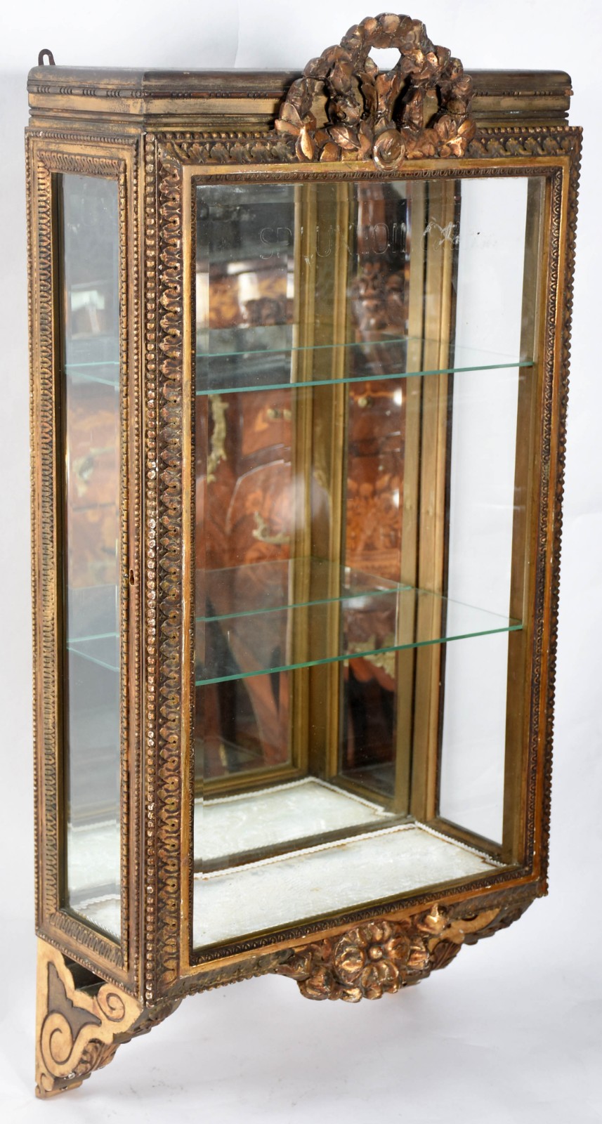Vitrine de parede estilo francês, madeira dourada com prateleiras de... - foto 3 de 4