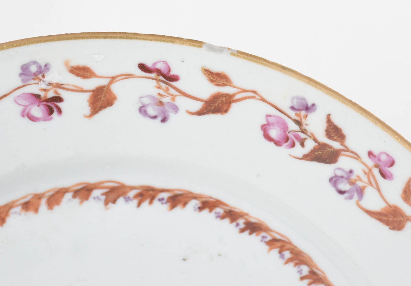 Par de pratos de porcelana da Companhia das Índias com flores e... - foto 2 de 5