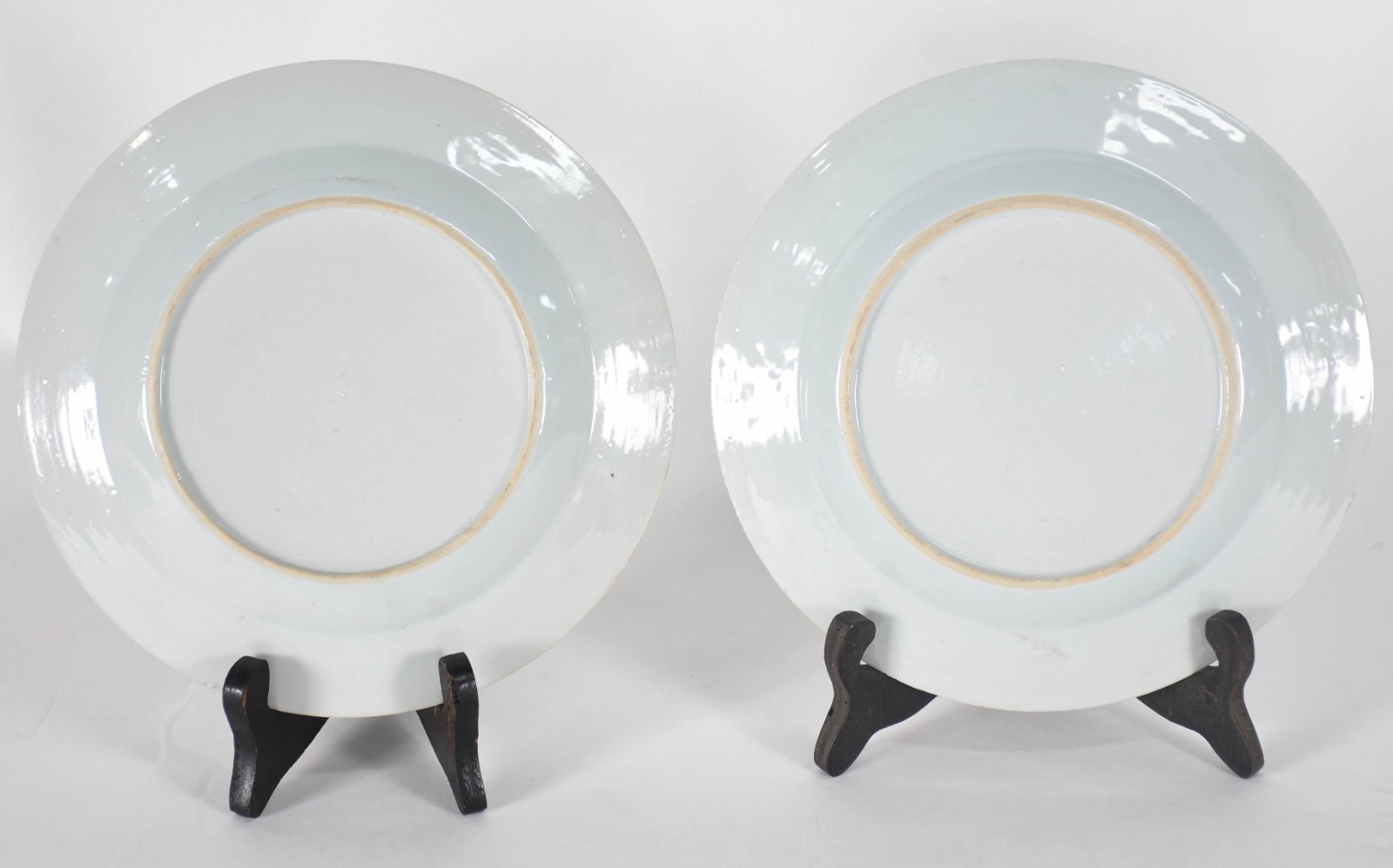 Par de pratos de porcelana Companhia das Índias, com flores e... - foto 2 de 2
