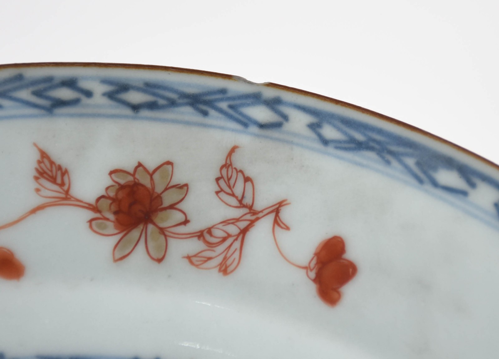 IMARI, prato de porcelana chinesa. Século XVIII. (com bicado) - foto 3 de 3
