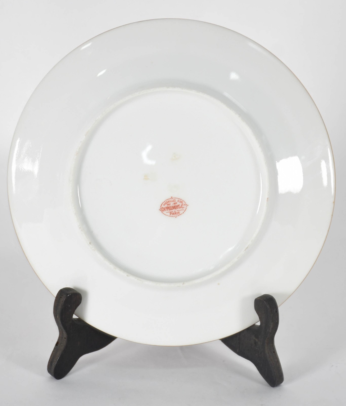 Prato de sobremesa de porcelana francesa de Pilluvuyt, monogramada. - foto 2 de 3