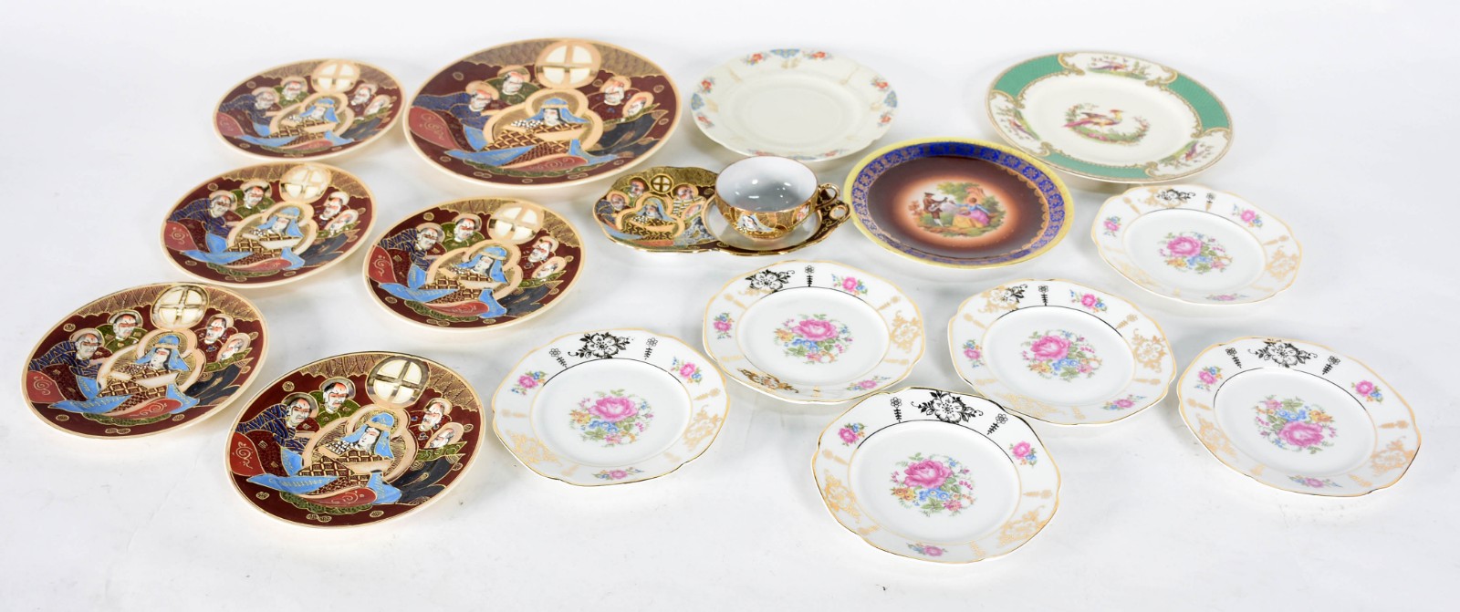 Diversas pecas de porcelana oriental sendo, um prato de bolo e 5 de... - foto 2 de 9