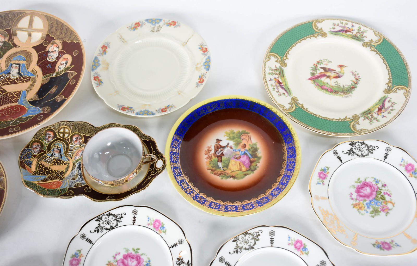 Diversas pecas de porcelana oriental sendo, um prato de bolo e 5 de... - foto 4 de 9