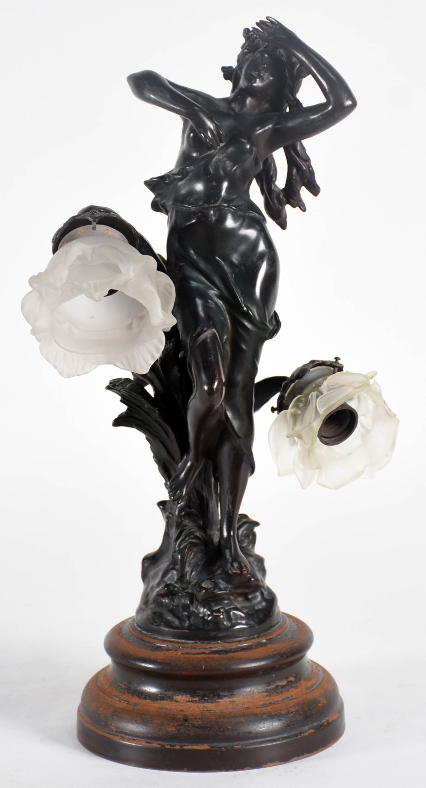 Luminária de petit bronze representando figura feminina para duas... - foto 1 de 6