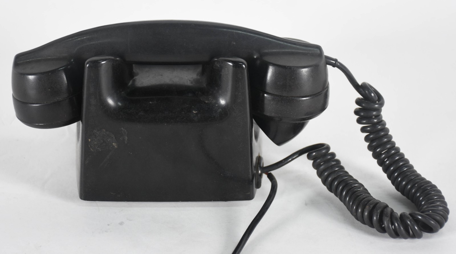 Aparelho telefônico da antiga CTB (Companhia Telefônica Brasileira). - foto 4 de 9