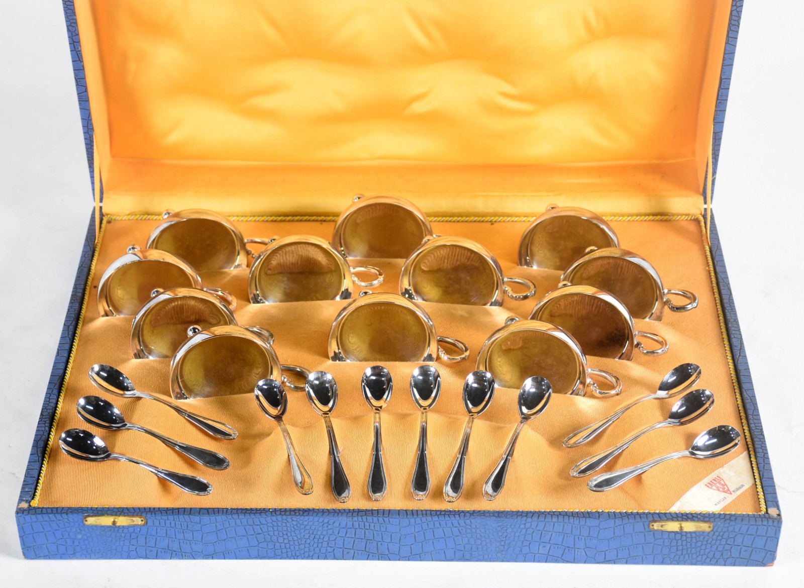 Conjunto de metal prateado com 12 taças para sorvete e suas colheres... - foto 2 de 6
