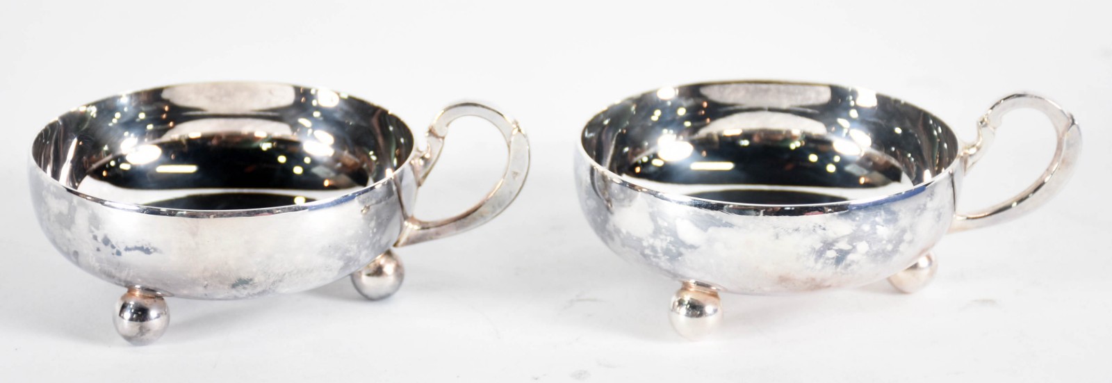 Conjunto de metal prateado com 12 taças para sorvete e suas colheres... - foto 4 de 6