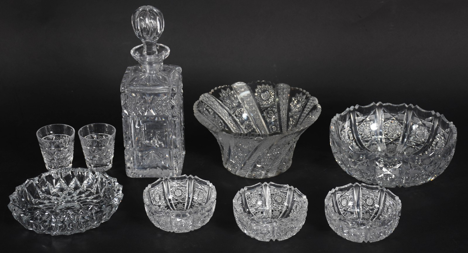 Diversas peças de cristal sendo uma licoreira acompanha 2 copos... - foto 1 de 4