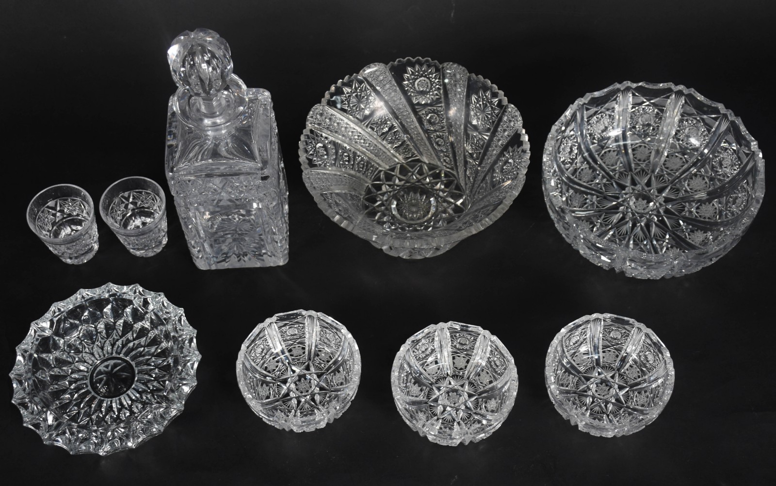Diversas peças de cristal sendo uma licoreira acompanha 2 copos... - foto 2 de 4