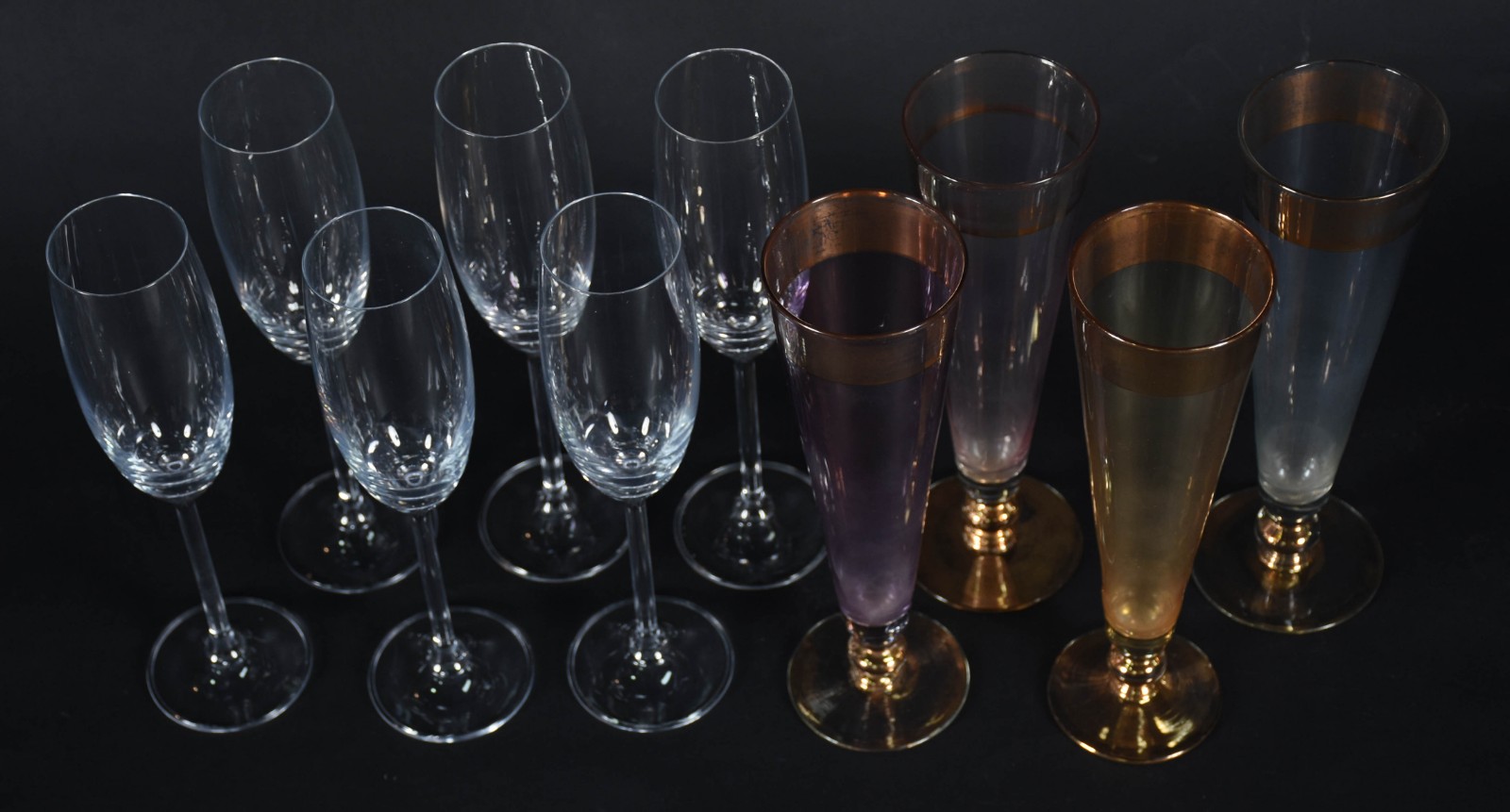 Conjunto com diversos copos, sendo 6 flutes para champagne, e 4... - foto 2 de 3