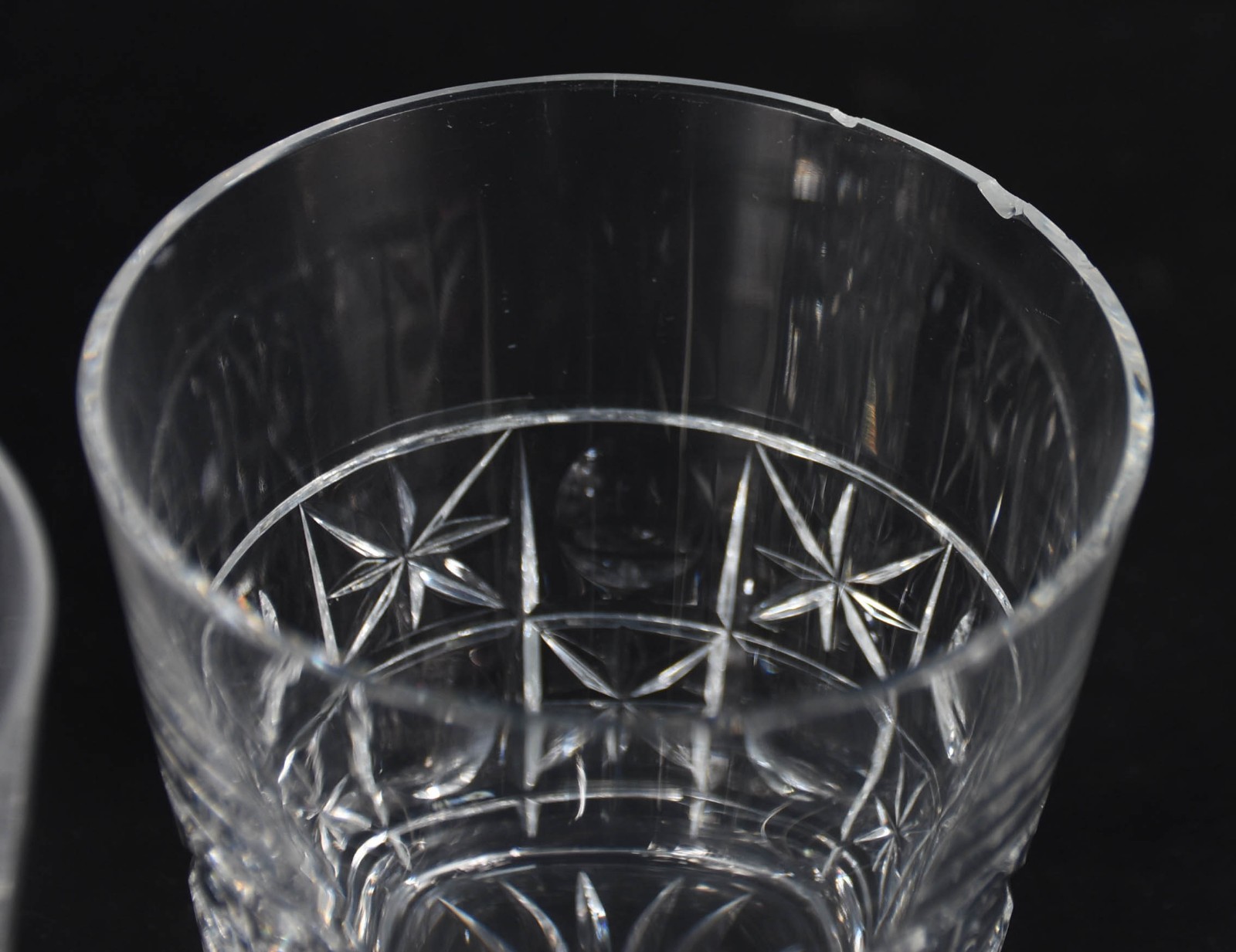 Dez copos de cristal para whisky, com pequenos bicados. - foto 2 de 4