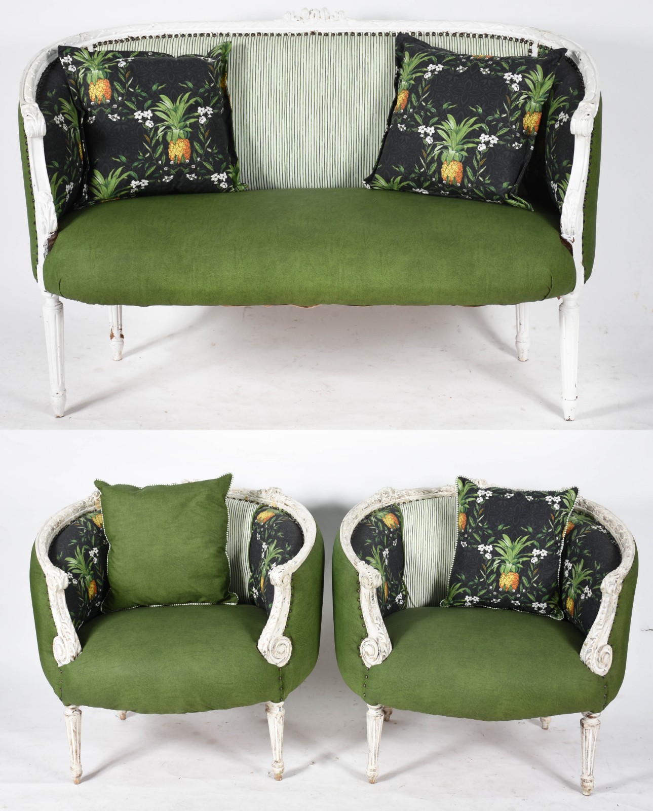 Conjunto de sofá e duas poltronas de madeira nobre pintadas de... - foto 1 de 6