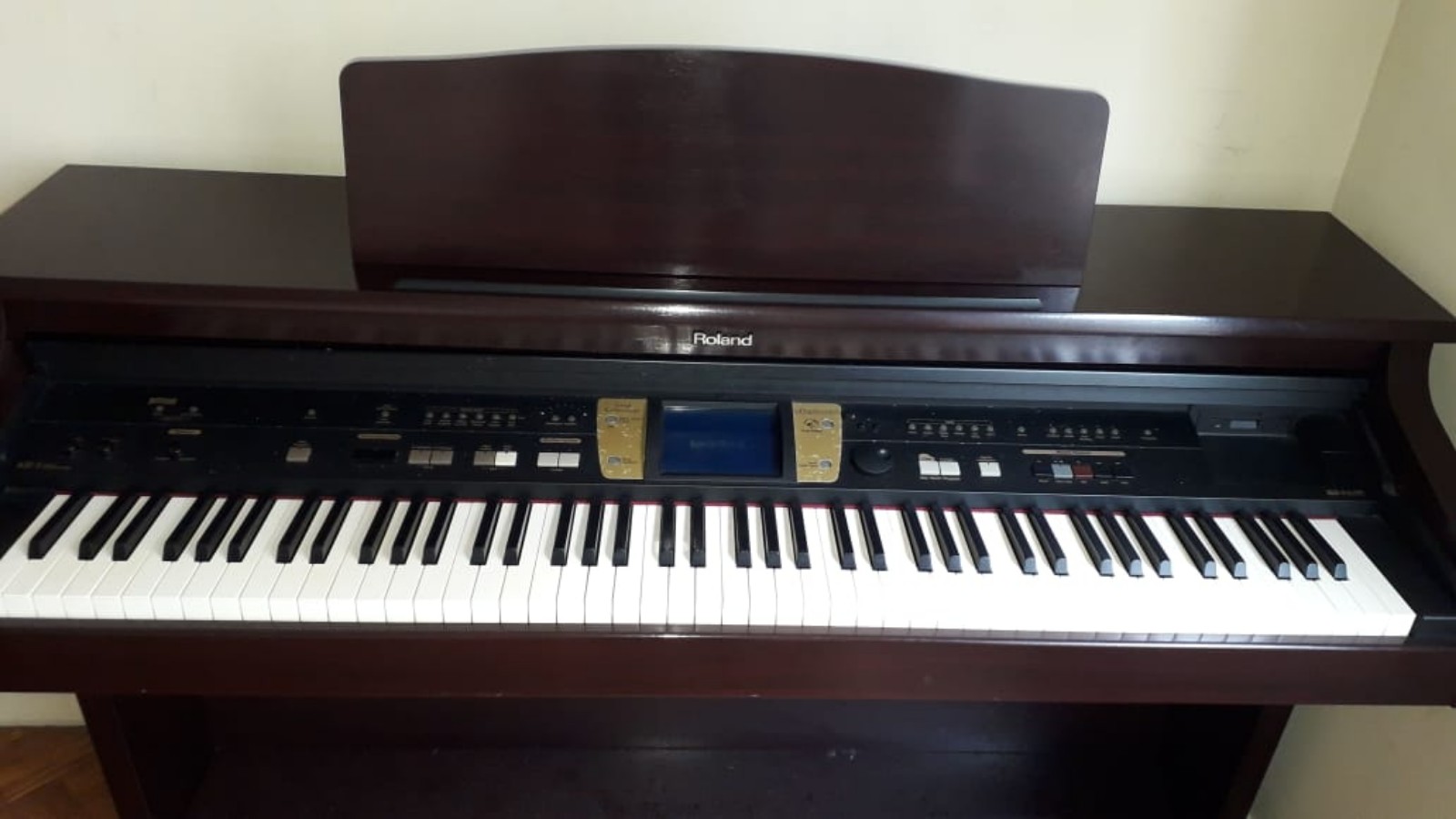 Piano elétrico da marca Roland Km 7/5. Retirada em apartamento na... - foto 3 de 5