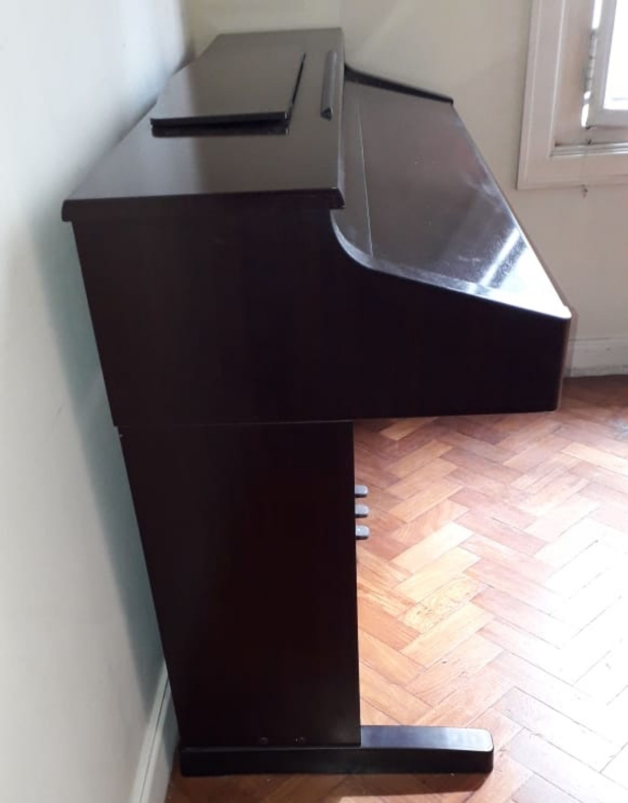 Piano elétrico da marca Roland Km 7/5. Retirada em apartamento na... - foto 5 de 5