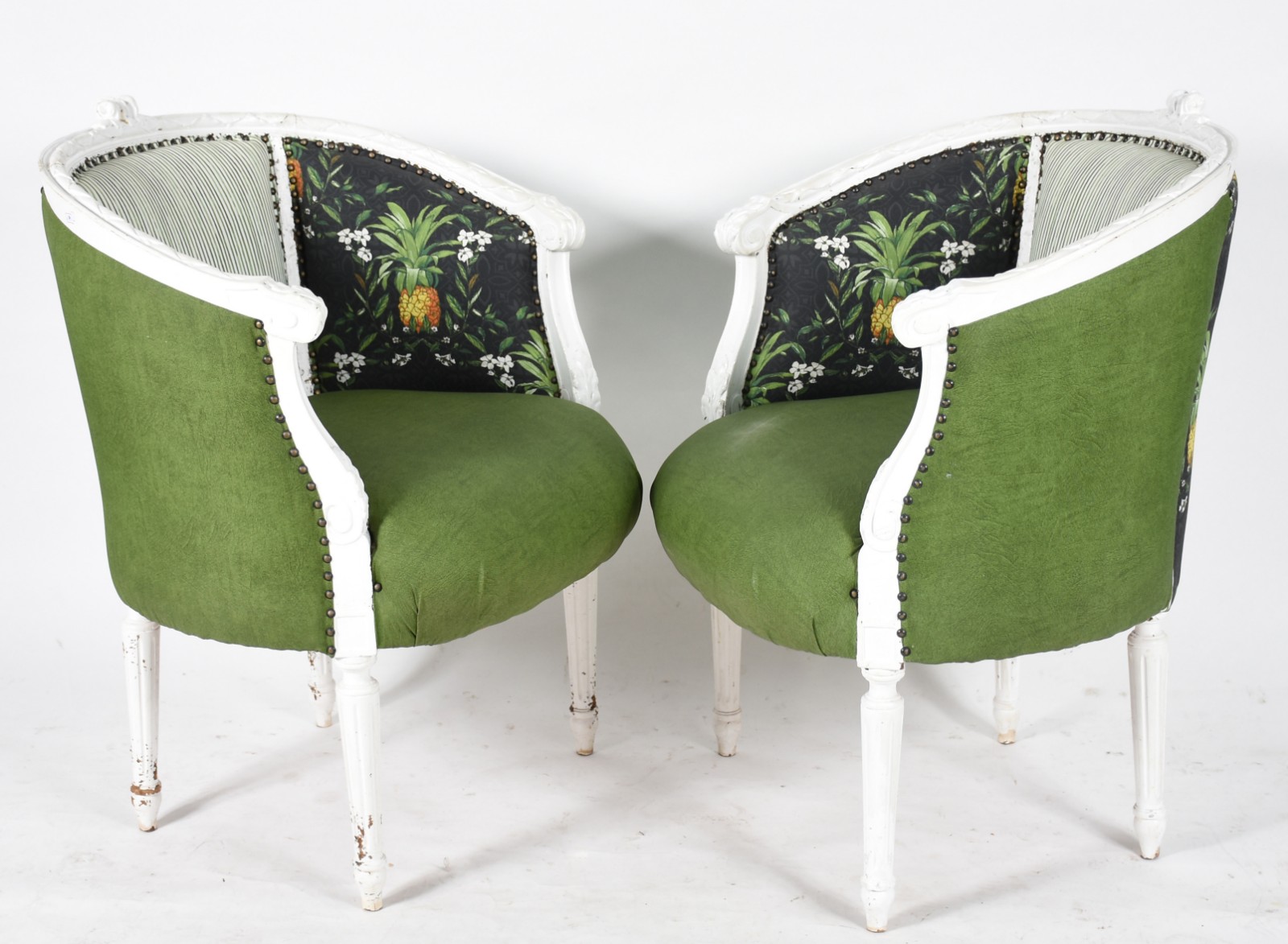 Conjunto de sofá e duas poltronas de madeira nobre pintadas de... - foto 3 de 7