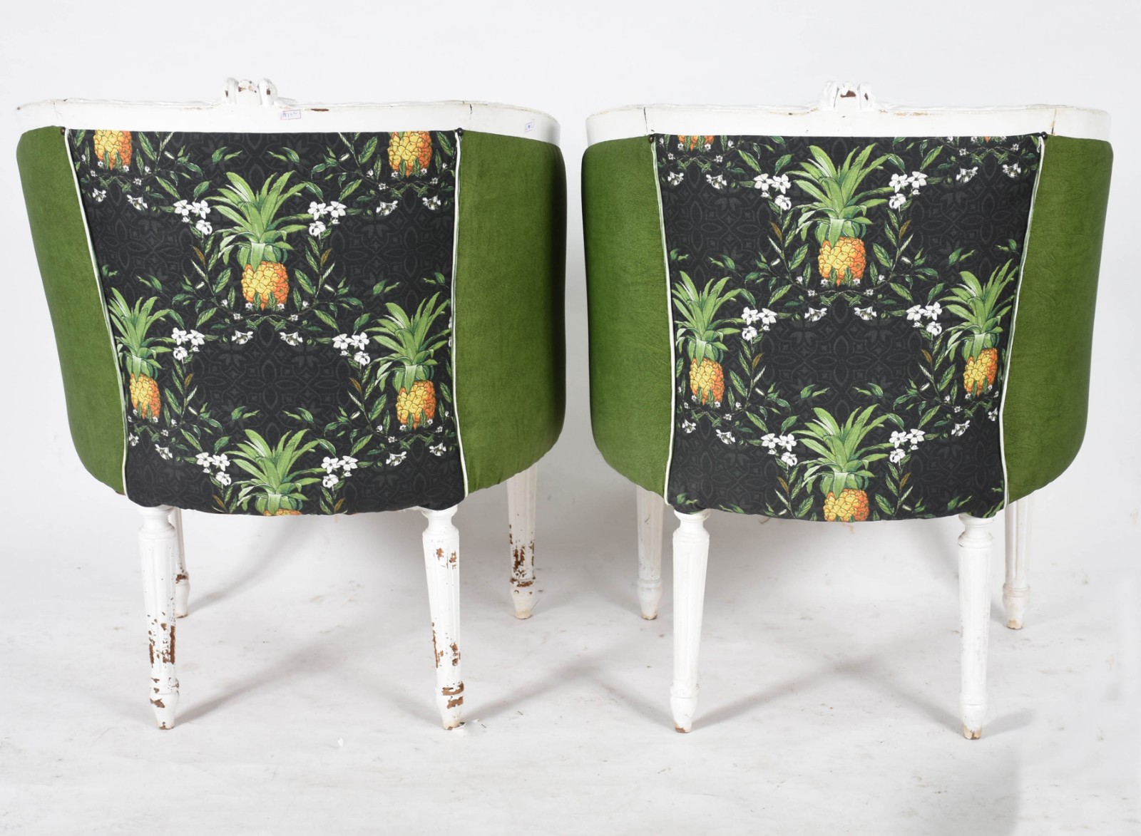 Conjunto de sofá e duas poltronas de madeira nobre pintadas de... - foto 6 de 7