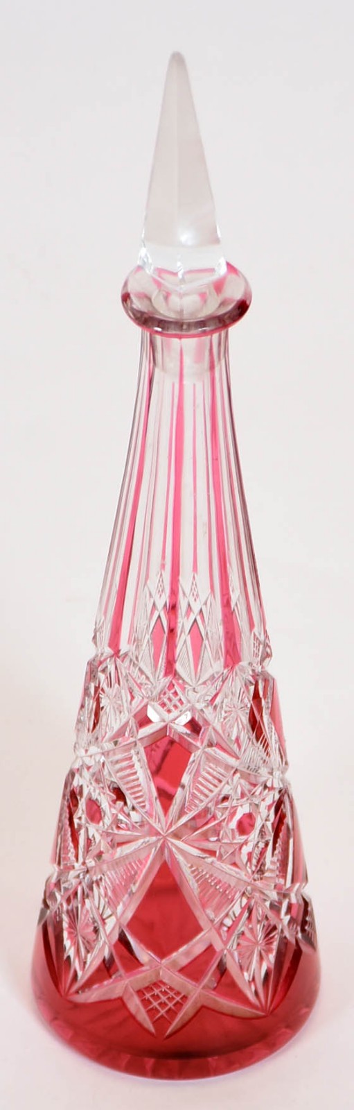 Garrafa de cristal frances lapidado doublé vermelho, base estrelada. - foto 1 de 2