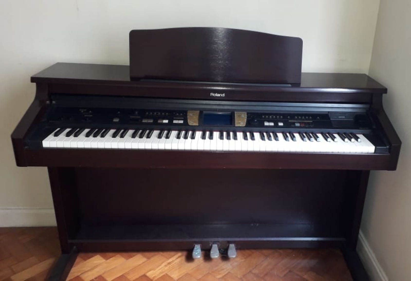 Piano elétrico da marca Roland Km 7/5. Retirada em apartamento na... - foto 1 de 5